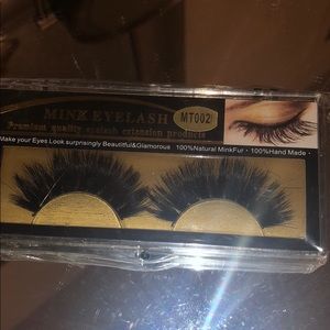 MINK DRAMATIC EYELASHES